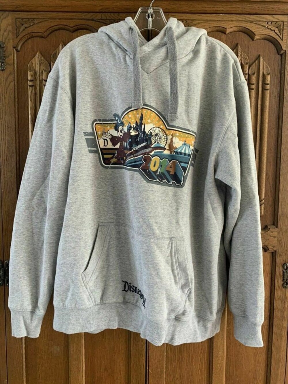 Disney Parks 2014 Disneyland Resort Large grey pullover sweatshirt